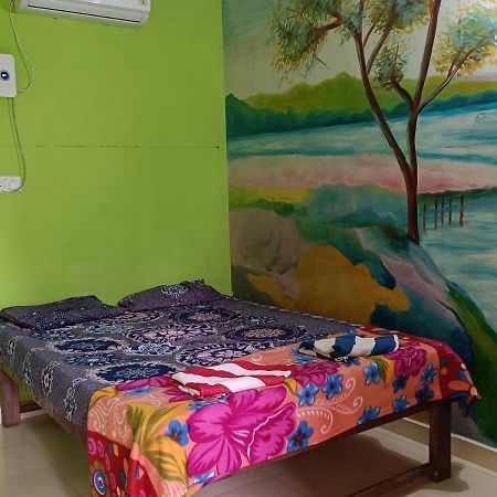 Est Hem Guesthouse Arambol Bagian luar foto