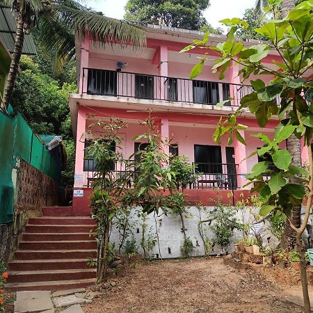 Est Hem Guesthouse Arambol Bagian luar foto