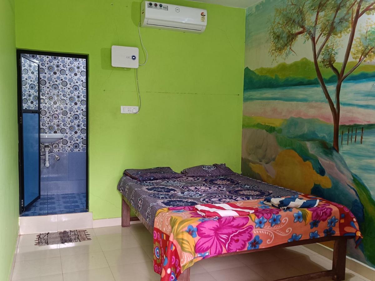 Est Hem Guesthouse Arambol Bagian luar foto