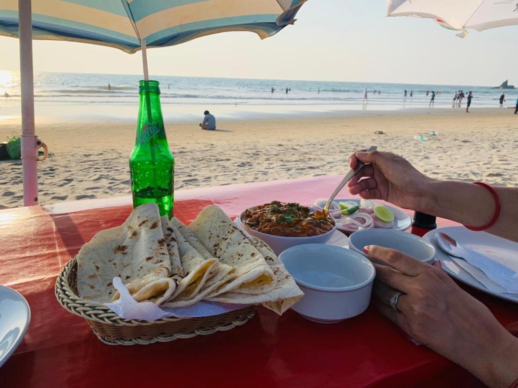 Est Hem Guesthouse Arambol Bagian luar foto