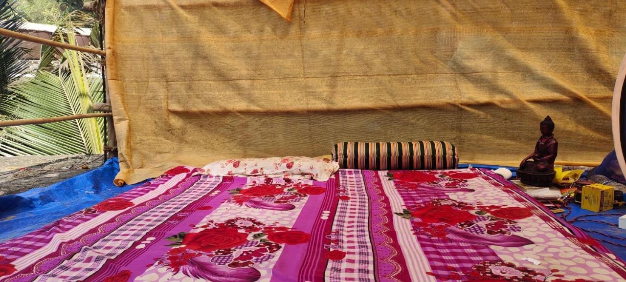 Est Hem Guesthouse Arambol Bagian luar foto