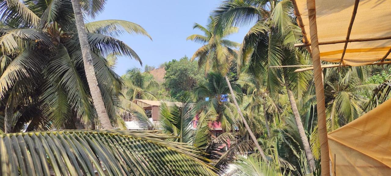Est Hem Guesthouse Arambol Bagian luar foto