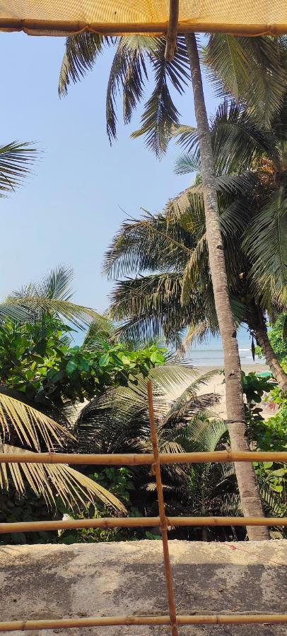 Est Hem Guesthouse Arambol Bagian luar foto