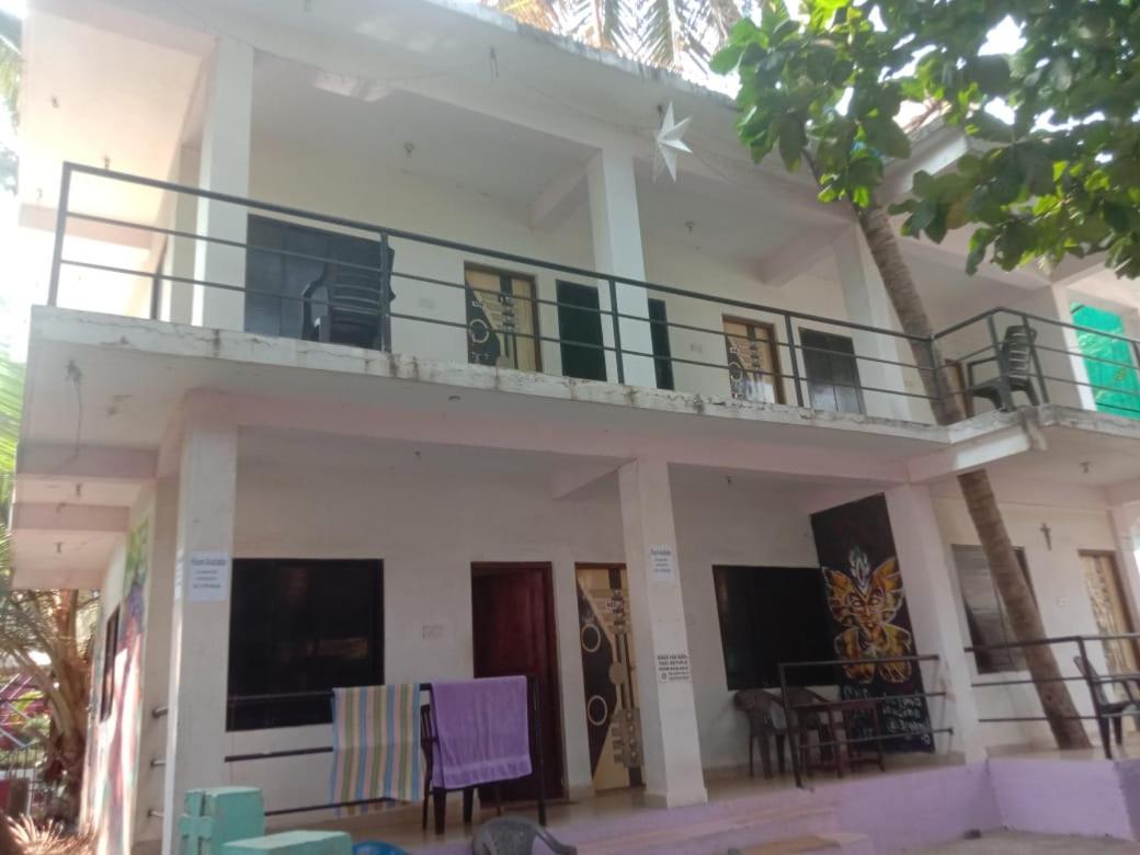 Est Hem Guesthouse Arambol Bagian luar foto