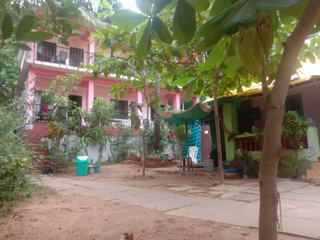 Est Hem Guesthouse Arambol Bagian luar foto
