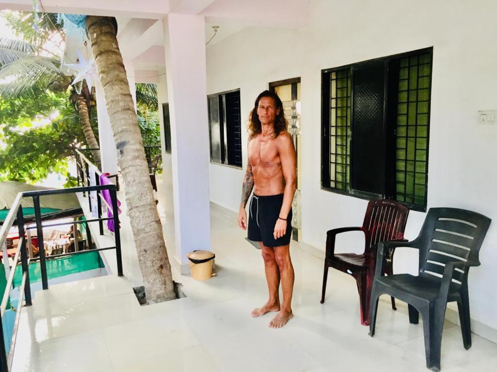 Est Hem Guesthouse Arambol Bagian luar foto