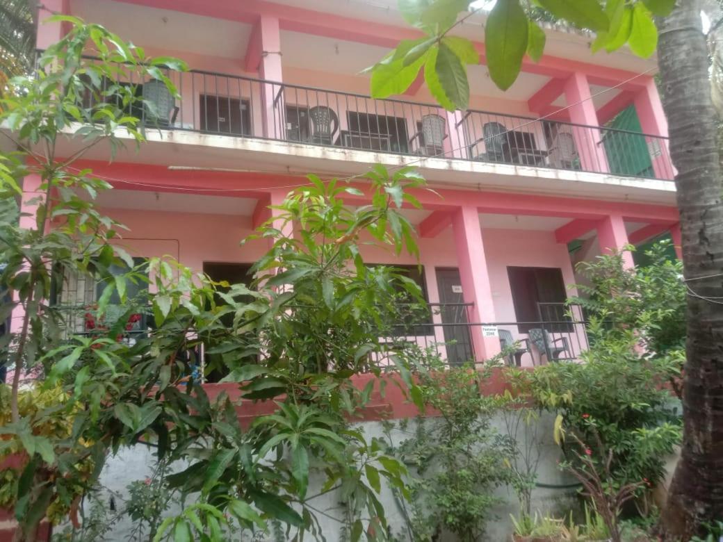 Est Hem Guesthouse Arambol Bagian luar foto